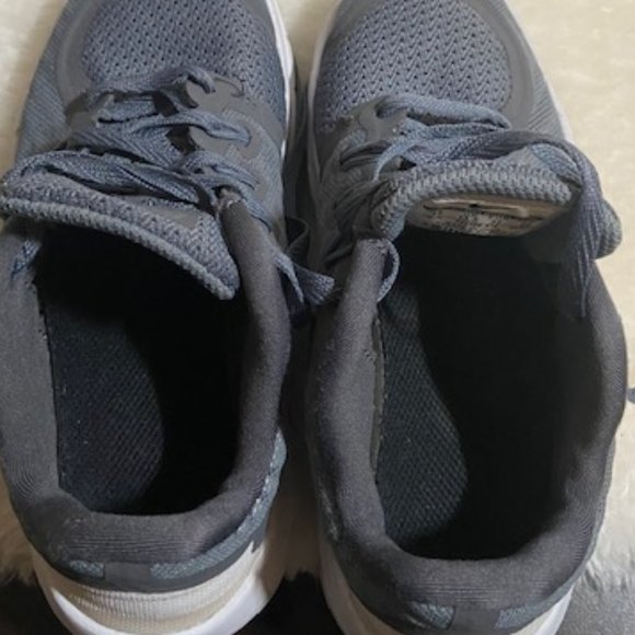 Nike Grey/White Runners Youth Size 1 - Picture 7 of 8